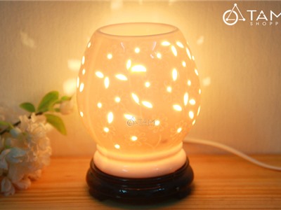 Đèn xông tinh dầu gốm trắng họa tiết lá [Tặng bóng đèn] DXTDD-GOM-HTL